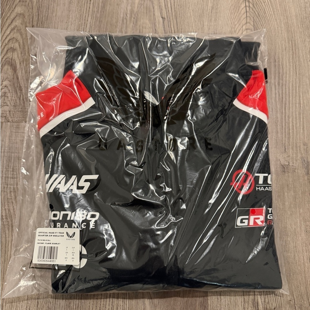 Haas Official 2026 Team Quarter Zip - Picture 4 of 4